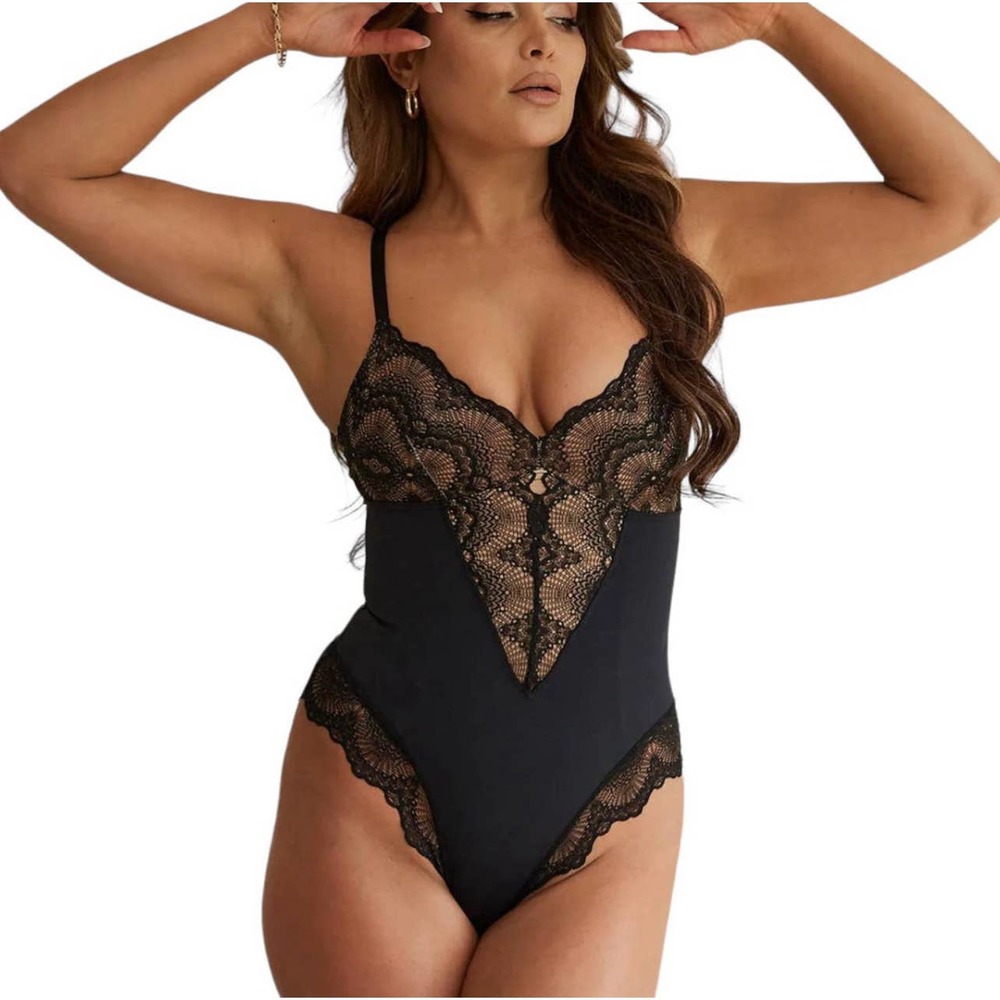 NWT! Pinsy Sculpting Lace Shapewear Bodysuit - Size Medium